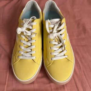 Yellow Dr. Scholl’s offline sneaker women’s size 9